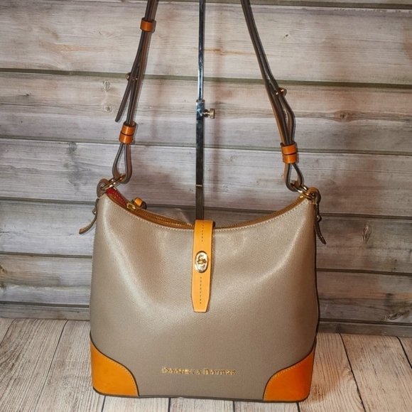 Dooney and bourke bag - Picture 1 of 11